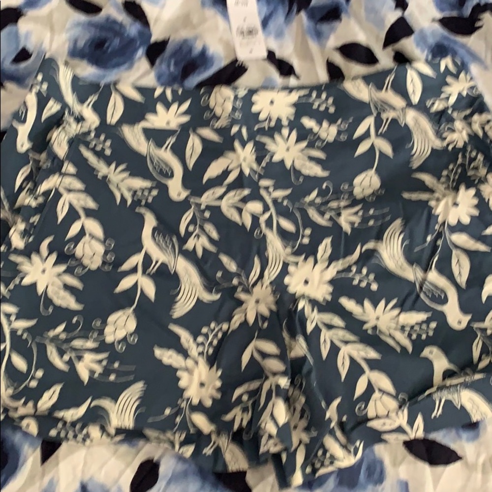 Loft size 9 side zip light weight shorts BNWT